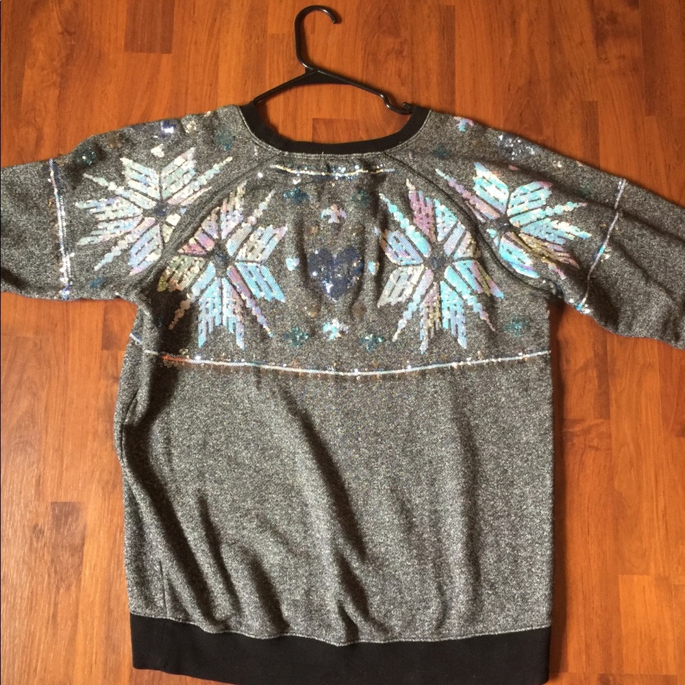 Pink snowflake sweater - Picture 5 of 7